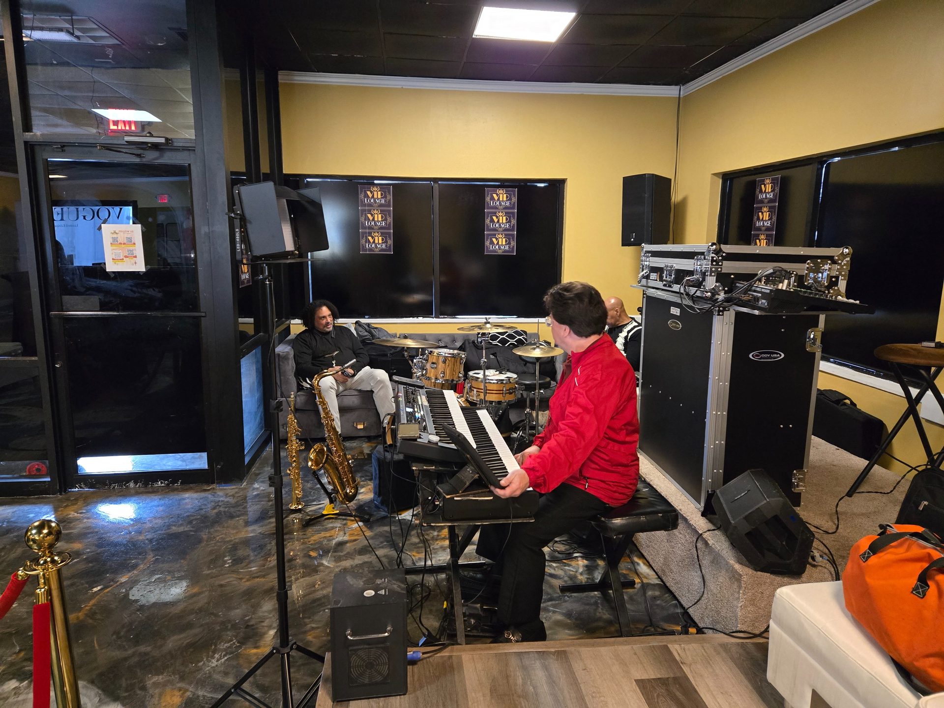 Live Music Fridays & Saturdays